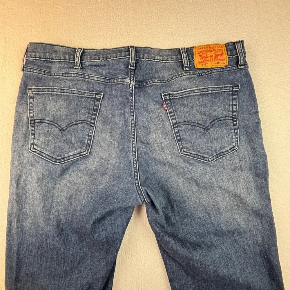 Levi's 541 Athletic Taper Jeans Mens 42x32 (41x30 ACTUAL) Blue Stretch Med. Wash